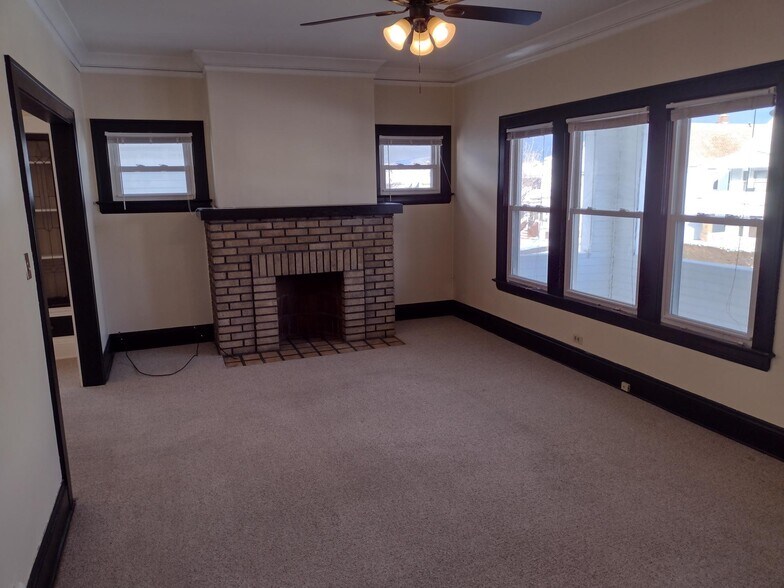 Building Photo - 2102 Chesterland Ave