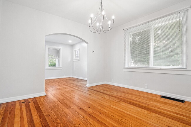 Building Photo - 4637 Alpine Ave