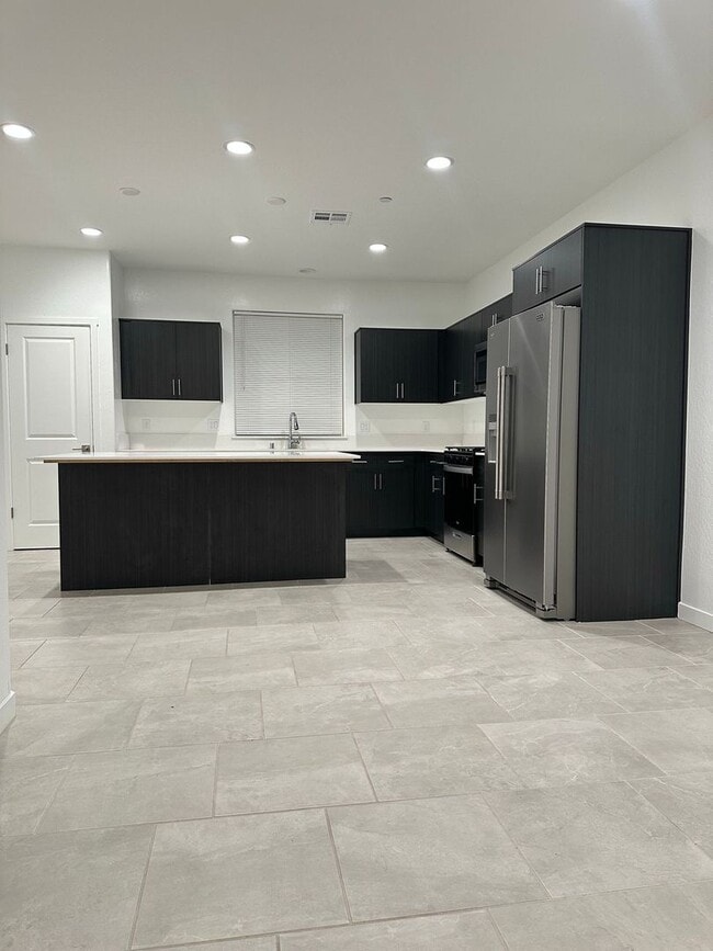 Building Photo - Welcome To This Charming Two-Story Home Ne...