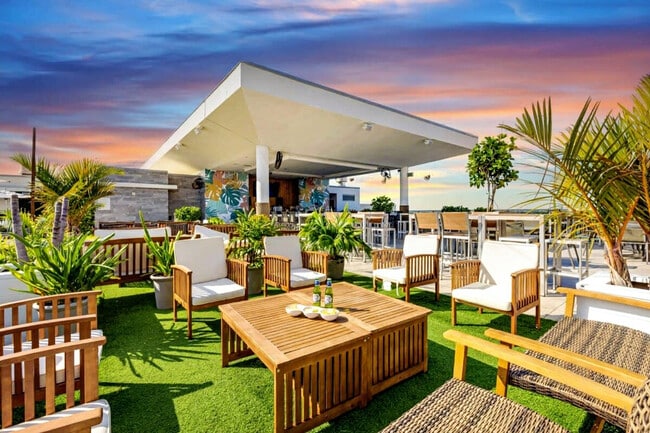 Building Photo - 777 N Ocean Dr