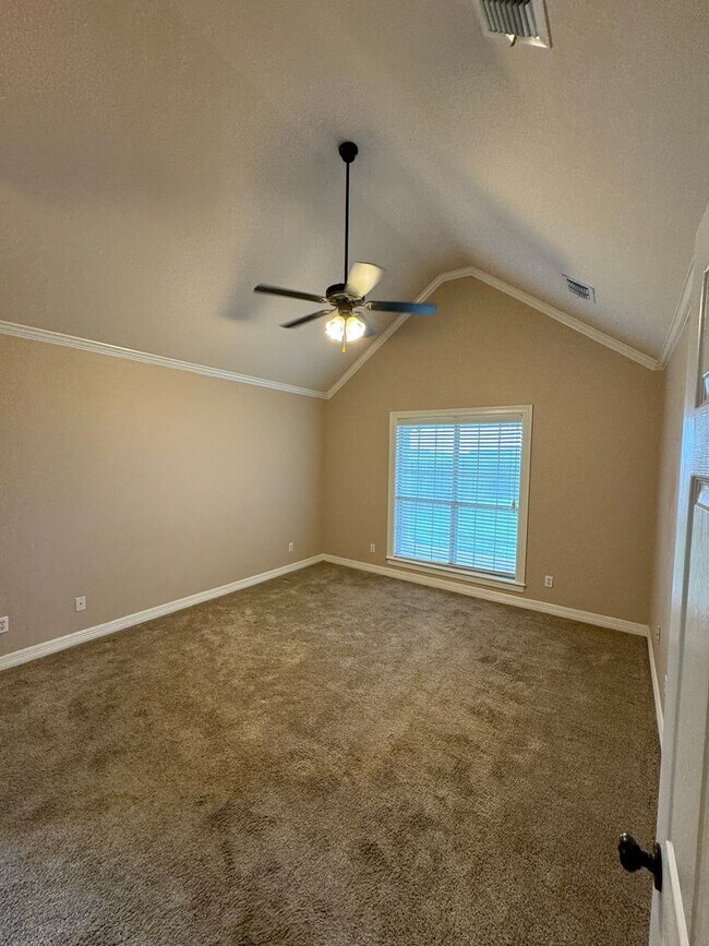 Building Photo - 1002 Creole Dr