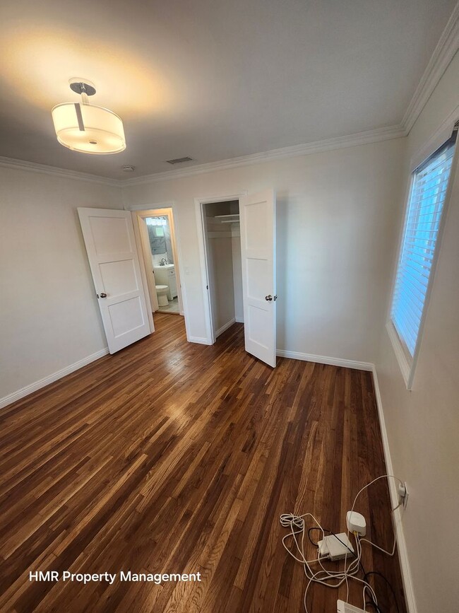 Building Photo - Renovated 2-Bedroom, 1-Bathroom Home in Ba...