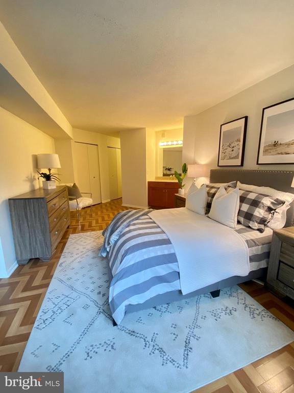 Building Photo - 1420 Locust St