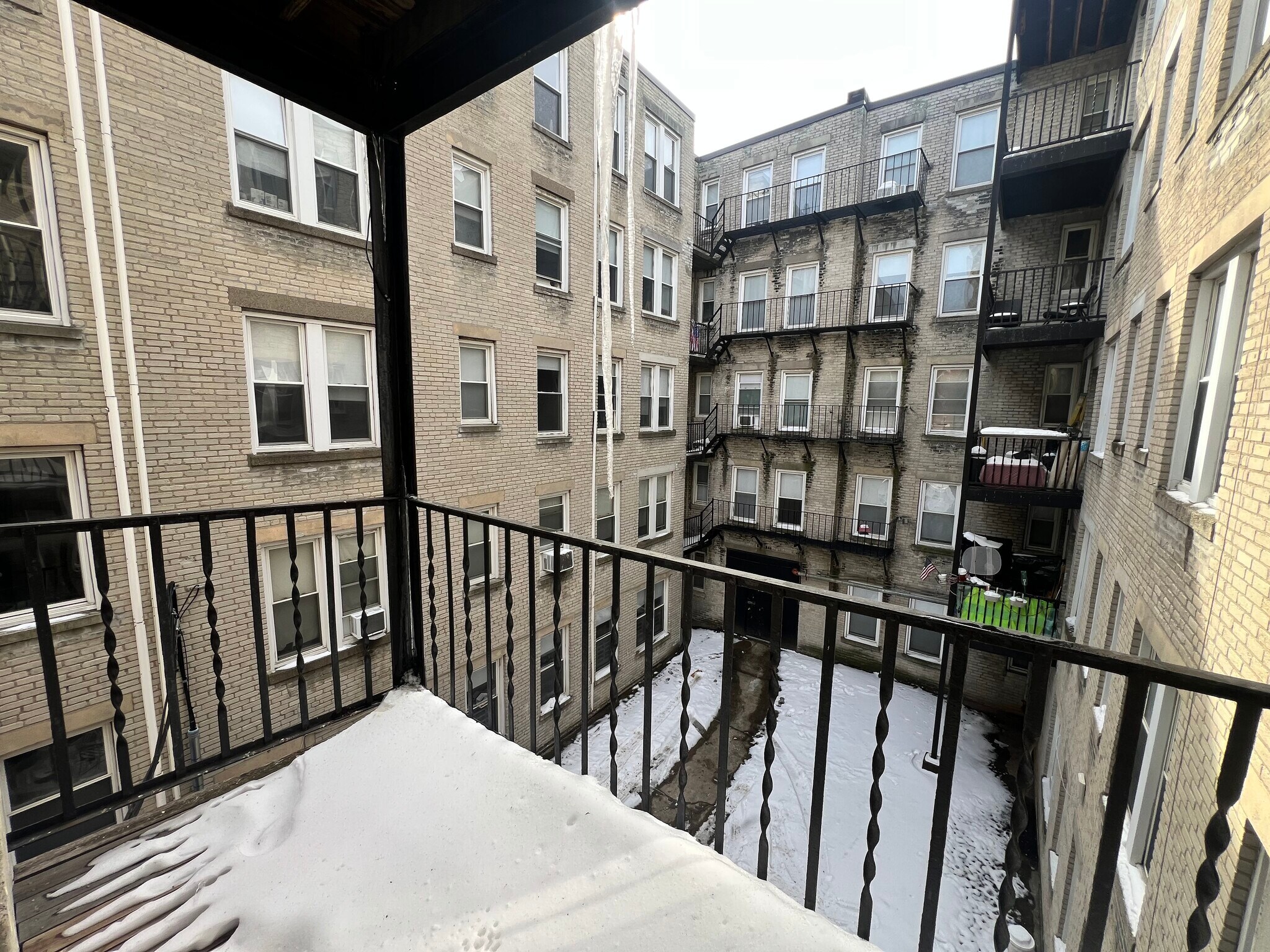 Building Photo - 128 Washington St