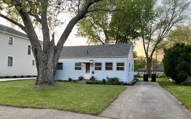 Building Photo - 433 Napoleon St