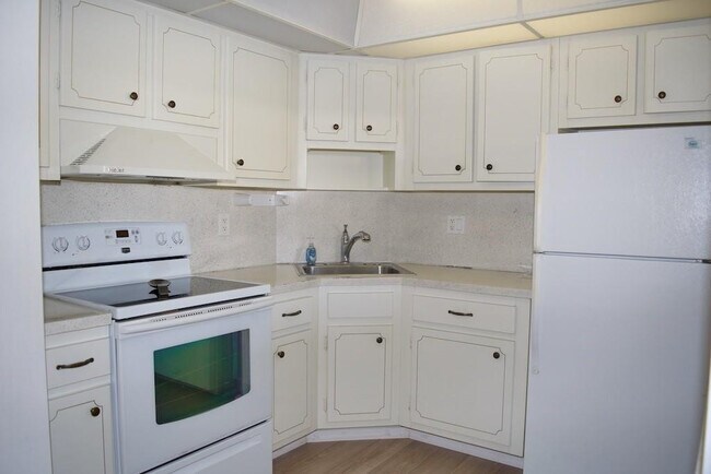 Building Photo - 5200 NE 24th Terrace