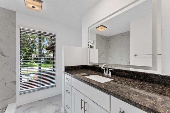 Building Photo - 886 Quail Run