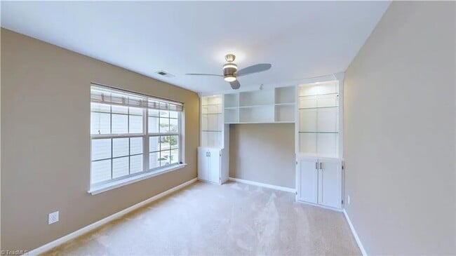 Building Photo - *** READY TO MOVE IN BY FIRST WEEK OF MAY***