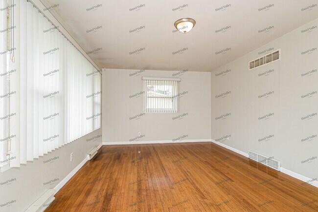 Building Photo - 12050 Mignon Dr
