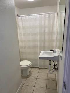 Building Photo - Spacious, quiet downstairs unit in heart o...