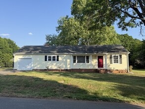 Building Photo - Charming Vintage Ranch, Den, Fireplace, Screened Porch