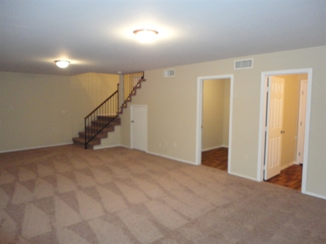 Building Photo - 1212 W Glenmere Dr