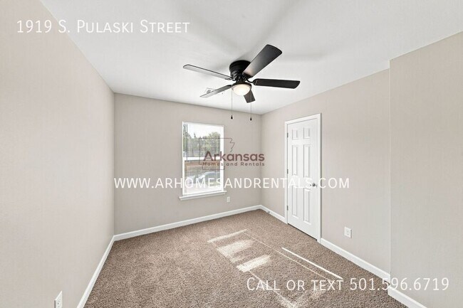 Building Photo - 1919 S Pulaski St
