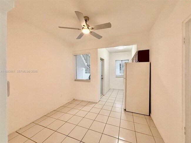 Building Photo - 610 12th St