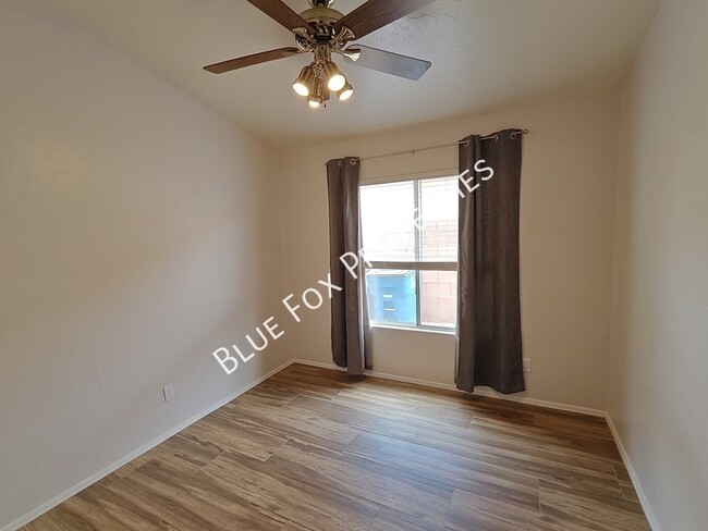 Building Photo - 710 W Calle Alta Loma