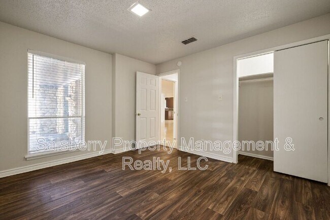Building Photo - 4915 Westlake Dr