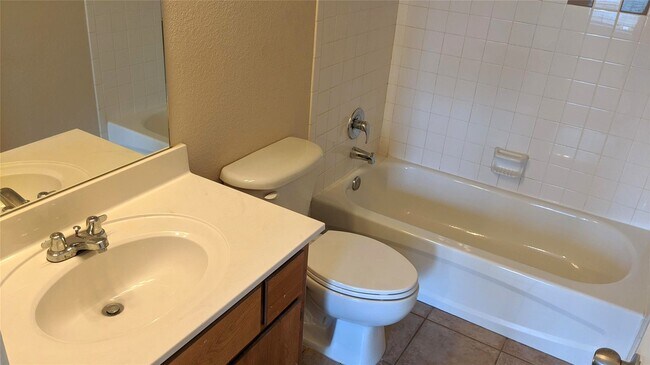 Building Photo - 112 Sendero Dr