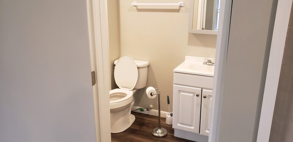 bathroom - 49 Rumsey St