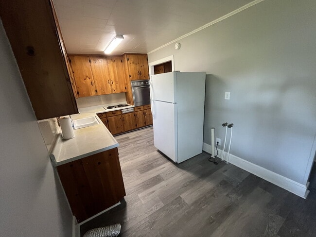 Building Photo - "Charming 3-Bedroom Retreat with Spacious Living in Colfax!"