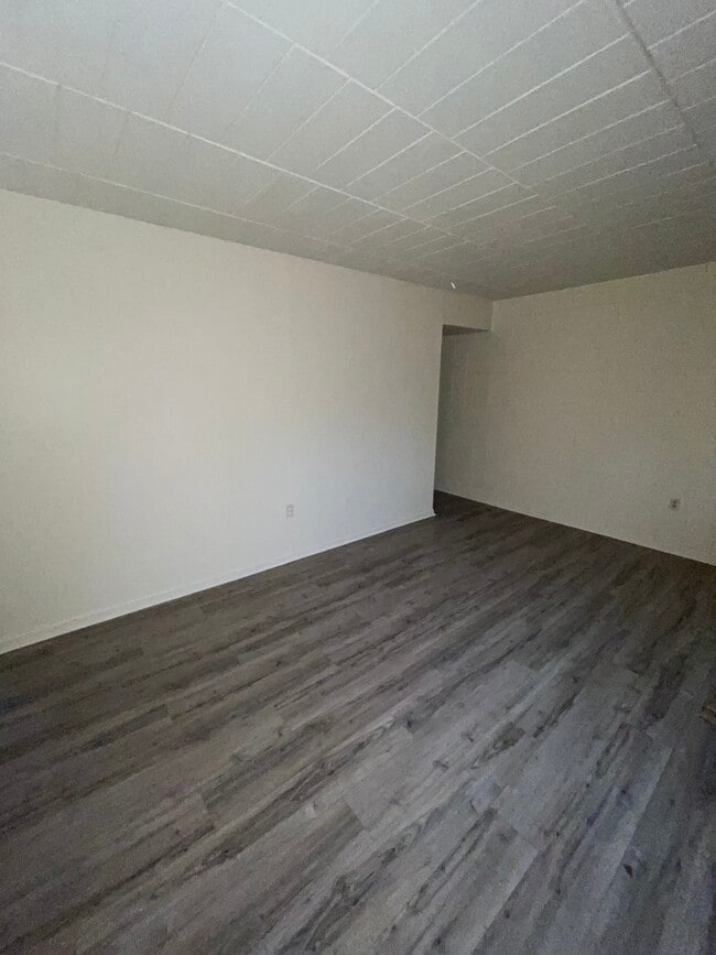 Living Room - Shadeland Arms Apartments