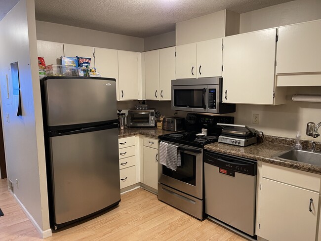 Building Photo - 1976 Haughton Ave