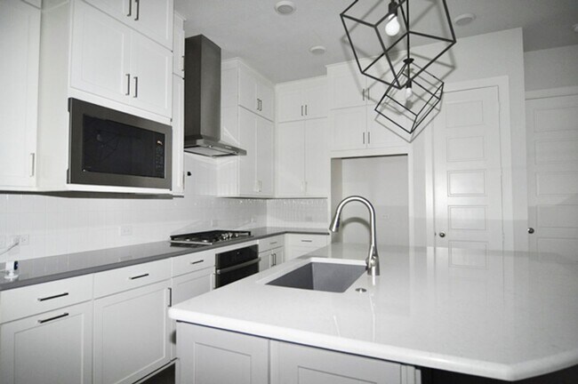 Building Photo - Trinity Grove ~ Skyline Views!
