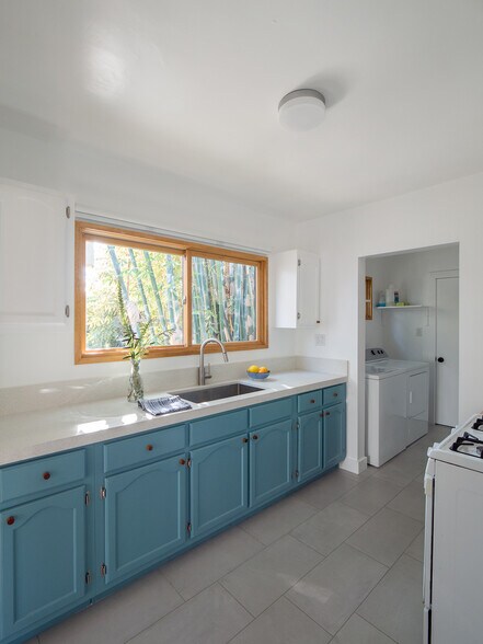 Kitchen - 2907 1/2 12th Ave