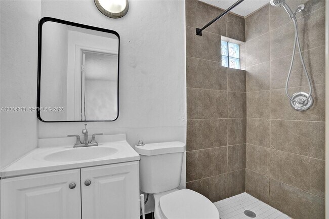 Building Photo - 2100 Service Rd