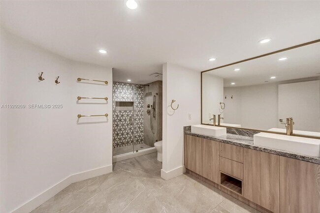 Building Photo - 1000 W Island Blvd