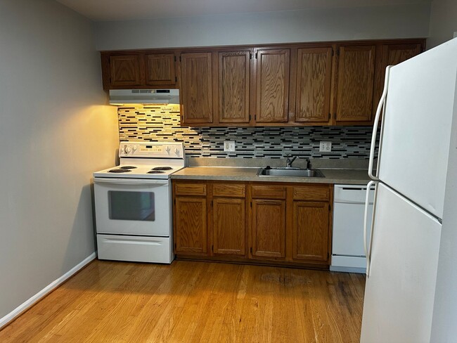 Building Photo - 38584 Meadowdale St