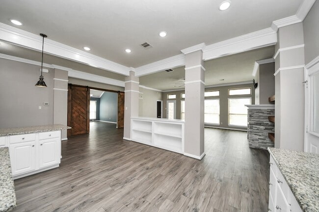 Building Photo - 2009 Amado Ln