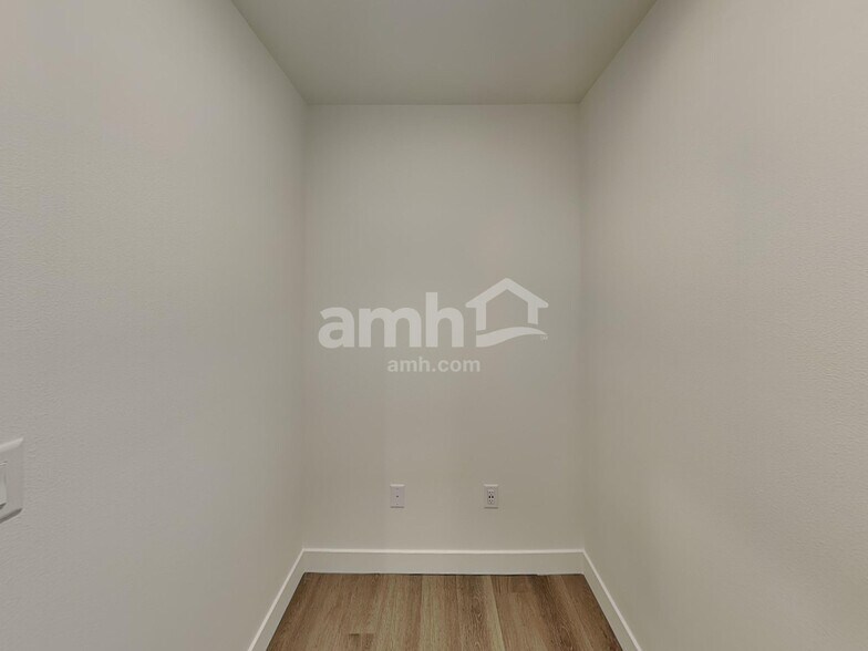 Building Photo - 8544 47th Pl NE