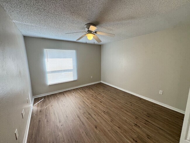 Building Photo - Spacious 4-Bedroom Home with 3 Full Baths in Whispering Trails – Pet Friendly!