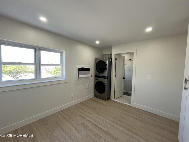 Building Photo - 1217 Ocean Ave N