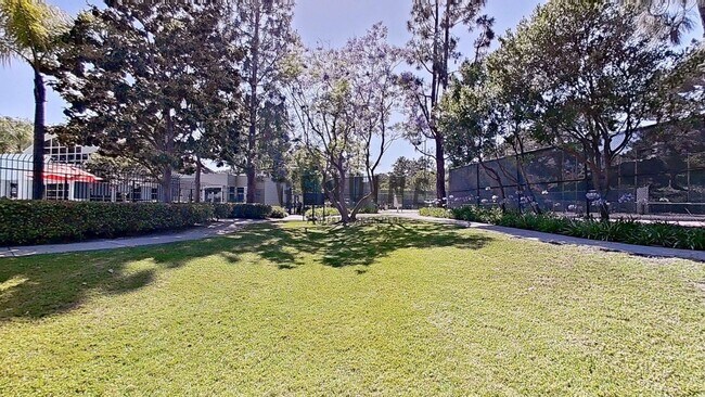 Building Photo - Charming 1Bd Upstairs Condo w/ Den & Garage