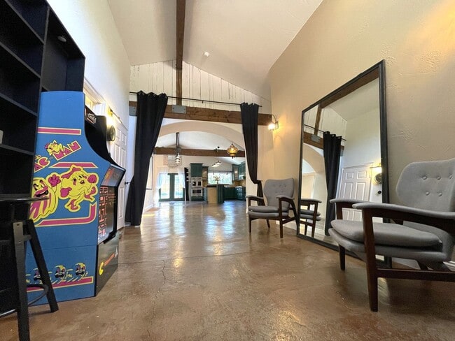 Building Photo - 7326 Vanalden Ave