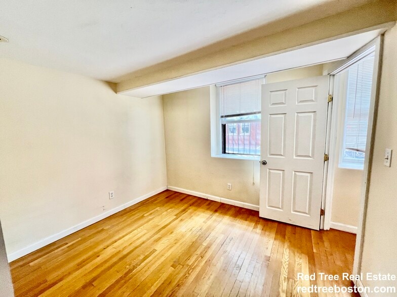 Building Photo - 108 Myrtle St