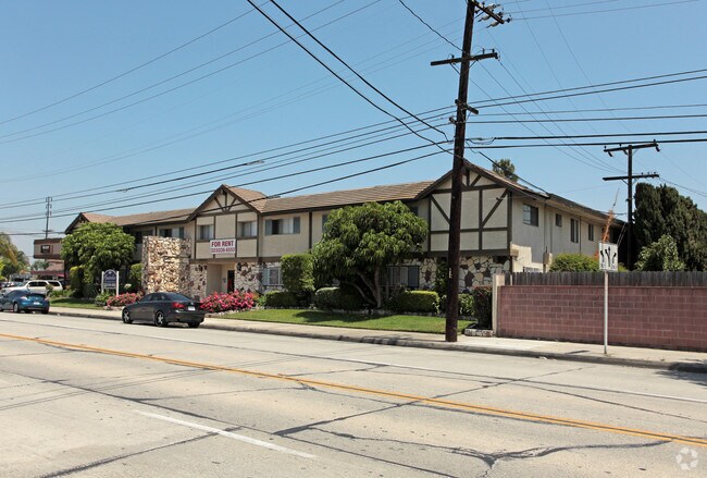Building Photo - Chanteclair Apartments