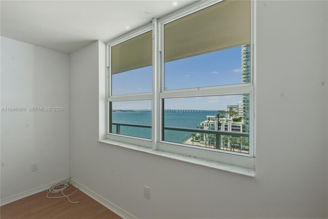 Building Photo - 1155 Brickell Bay Dr