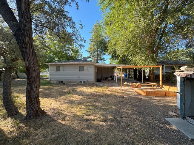 Building Photo - 1758 Myers Ln