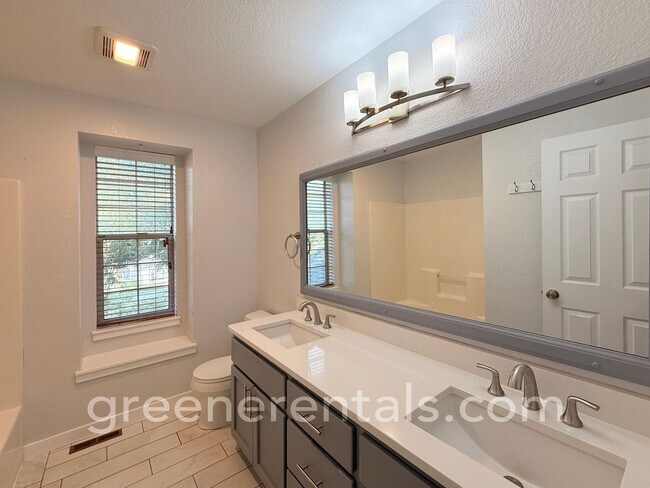 Building Photo - Beautiful 4BD/2.5BA West Olympia Home in Quiet Neighborhood