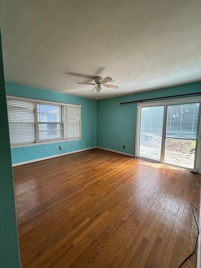 Building Photo - 3 Bed 2 Bath Coastal Living Near the Ocean...