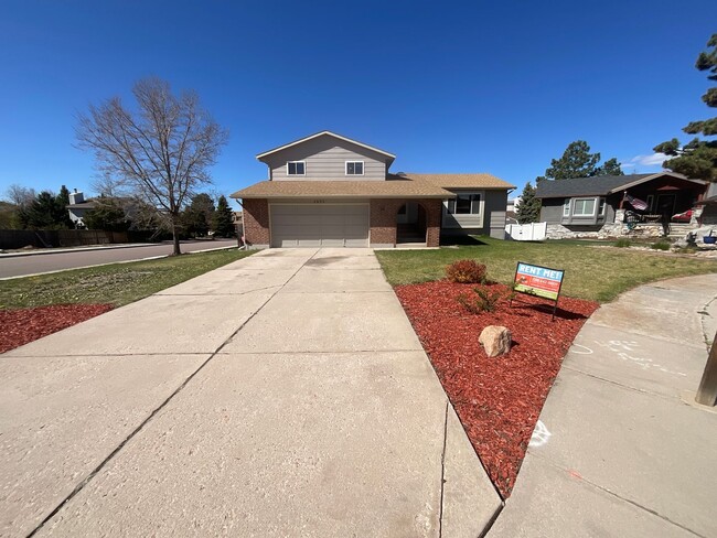 Building Photo - 5 Bedroom Home Available Near Research Pkw...