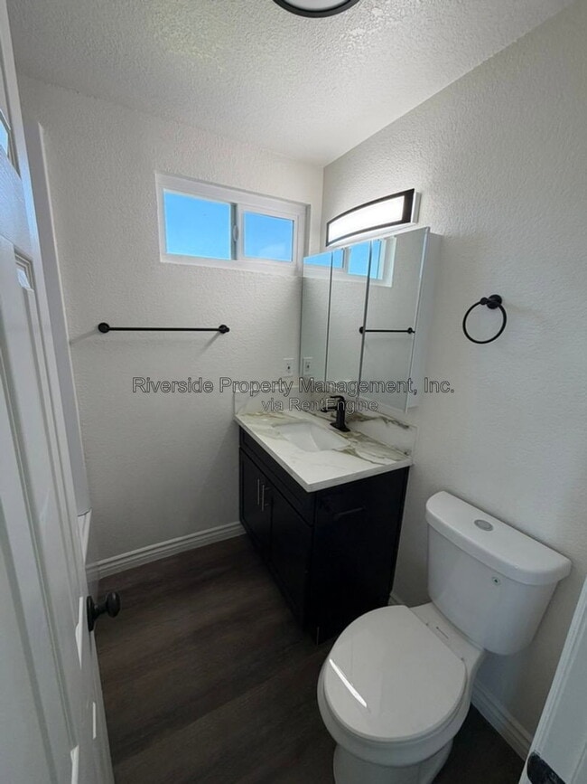 Building Photo - 4500 Sutton Pl