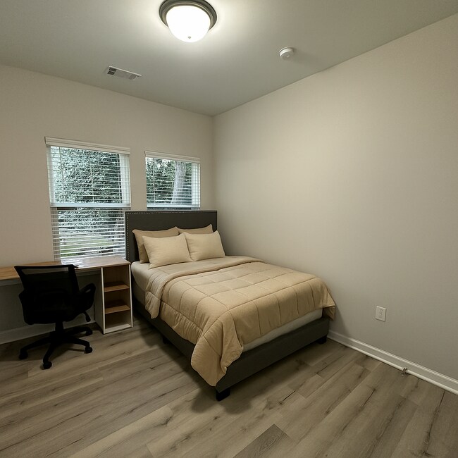 Building Photo - 1100 Holly St NW