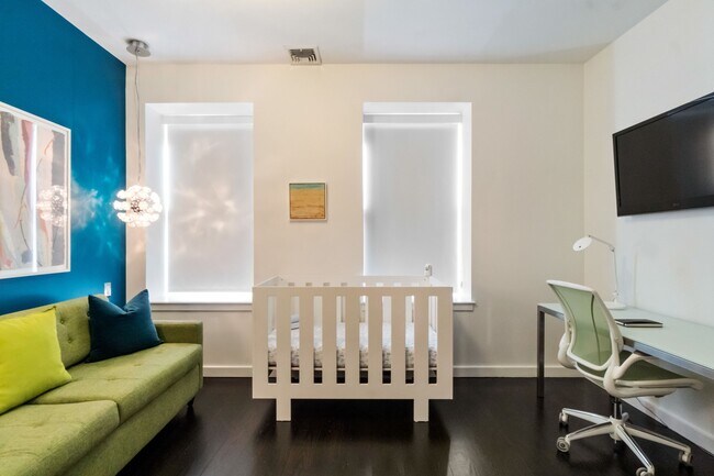 Building Photo - 136 Arlington St