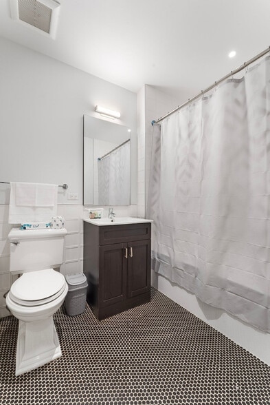 Building Photo - 152-11 89th Ave