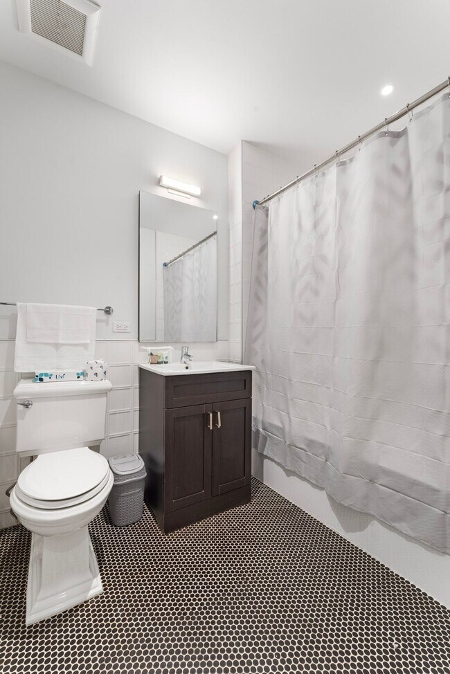 Building Photo - 152-11 89th Ave