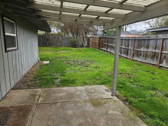 Building Photo - 2913/2915 Juanipero Way