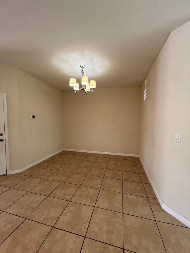 Formal dinning - 938 NE 29th Ter